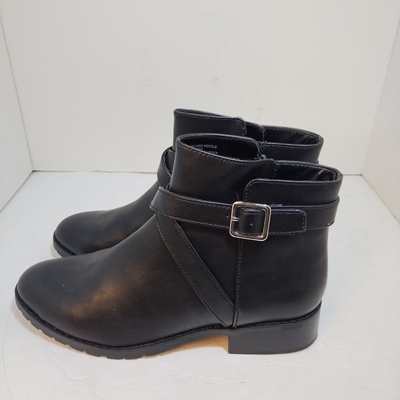 Worthington Wor Reddle SZ 7 Black Faux Leather Ankle Boots Buckle Strap Side Zip - Picture 4 of 10